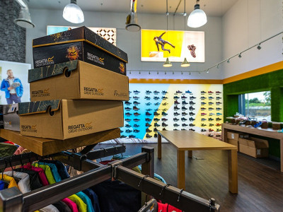 High-impact, Large-Format Display Graphics | Leach photo 7